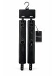Cavigliere BDSM Avanza Vantage 8 in ecopelle nera indossate, unite dal cinturino