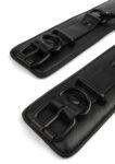Polsini BDSM Avanza Vantage 8 in ecopelle nera indossati, uniti dal cinturino