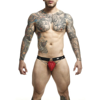 DNGEON Chainlink jockstrap uomo rosso, indossato di fronte
