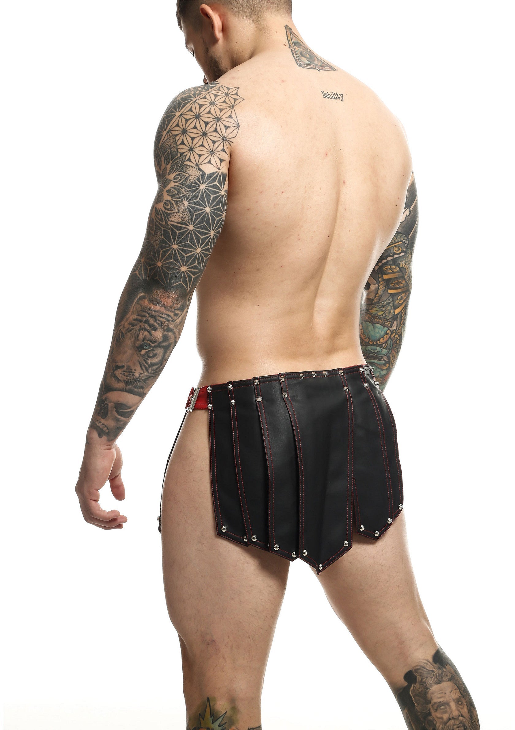 DNGEON Roman Skirt Nero n3 DNGEON Roman Skirt nera vista posteriore, falde a punta
