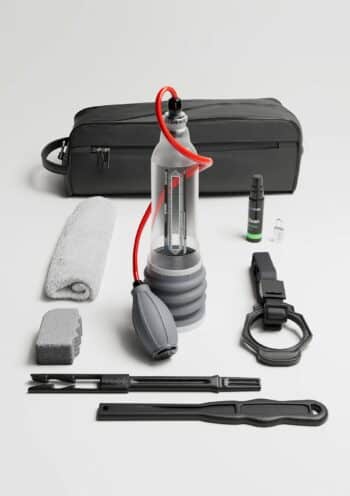 Contenuto del kit Bathmate HydroXtreme 9: pompa, custodia con lucchetto, cinghia da doccia, spray Clean, spazzole e telo